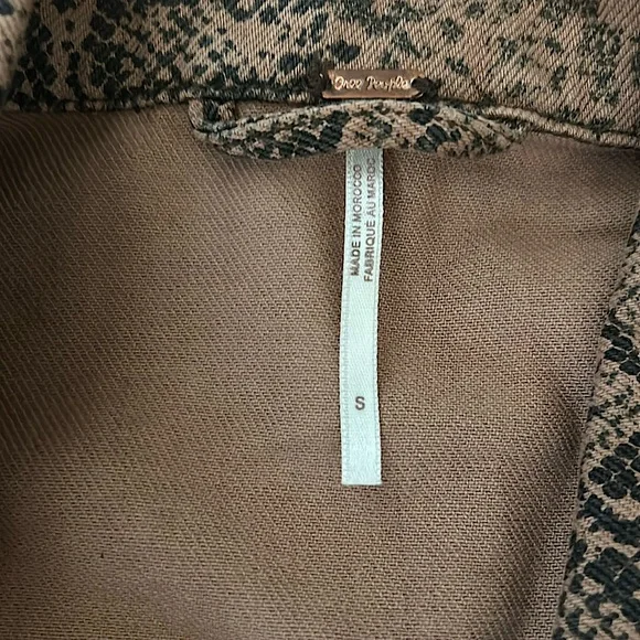 Free People Light Brown Snakeskin Pattern Denim Jean Jacket Coat **Size S**🌸🌸 - Picture 5 of 5